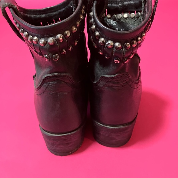 Frye Diana studded ankle boots black leather women’s 9b Rare - Picture 10 of 10